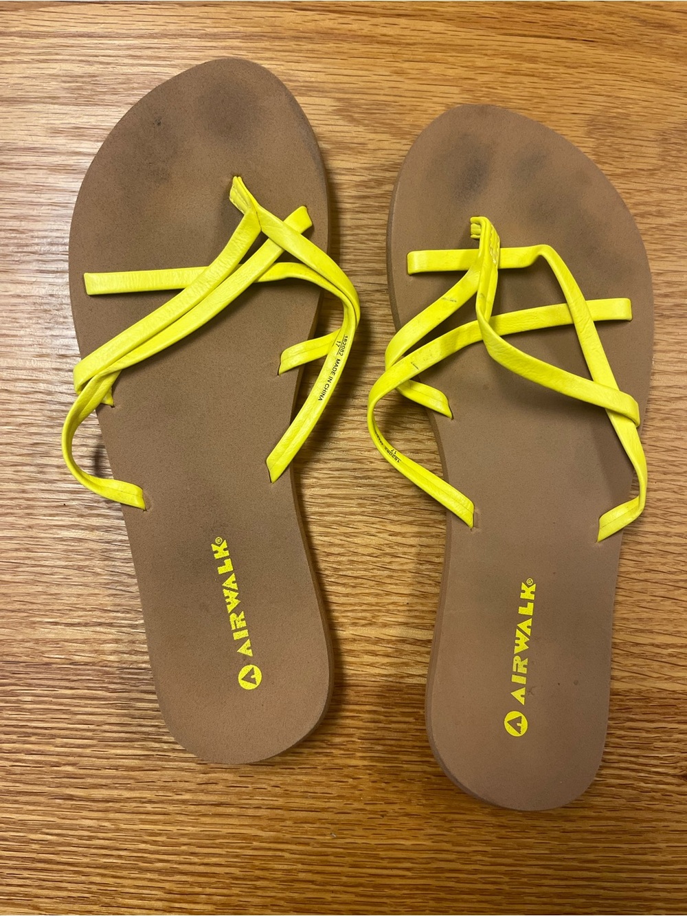 Airwalk yellow & brown flip flops sandals size 8 #summer #beach #cruise #bright